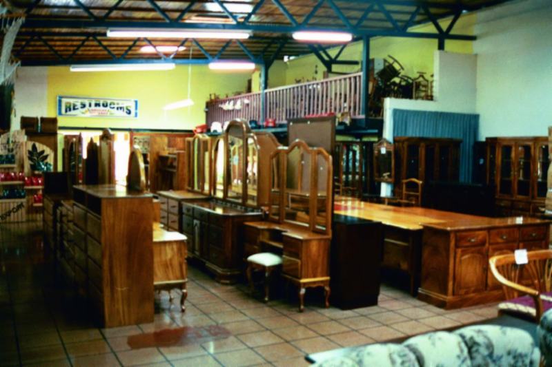 the furniture store on The Dump Furniture Store   Celebrity Furniture  Bedroom Furniture